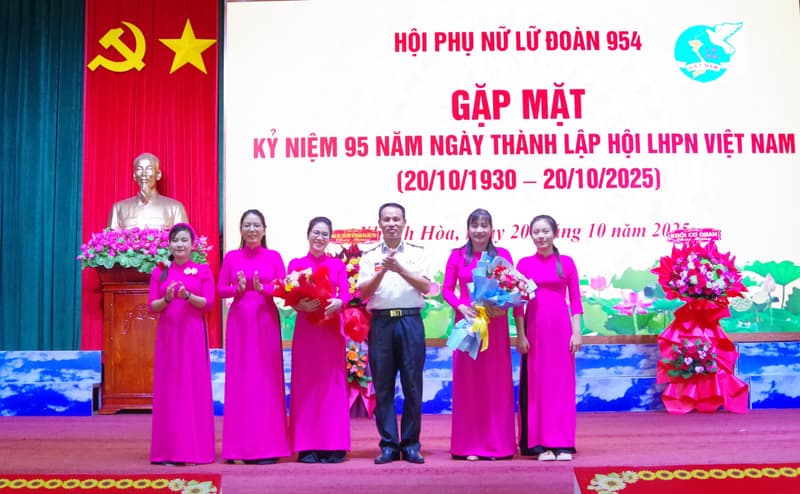 Lữ đoàn 954 gặp mặt kỷ niệm 95 năm Ngày thành lập Hội LHPN Việt Nam