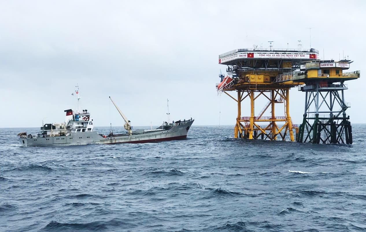 Tiếp lửa huyền thoại Đường Hồ Chí Minh trên biển