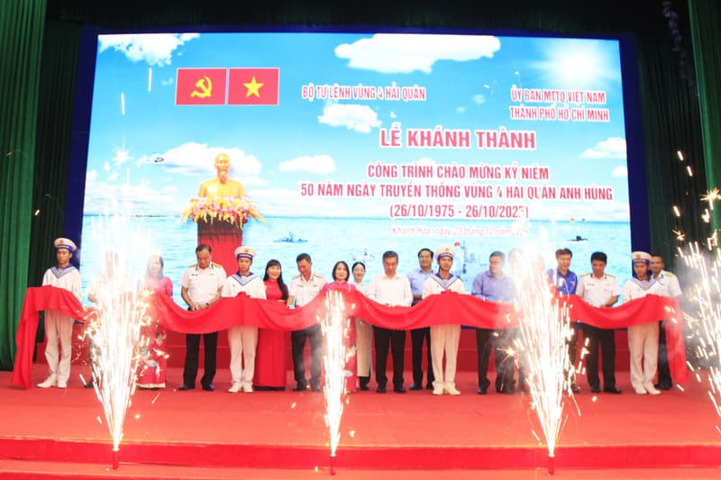 Nhiều hoạt động ý nghĩa chào mừng 50 năm Ngày truyền thống Vùng 4 Hải quân
