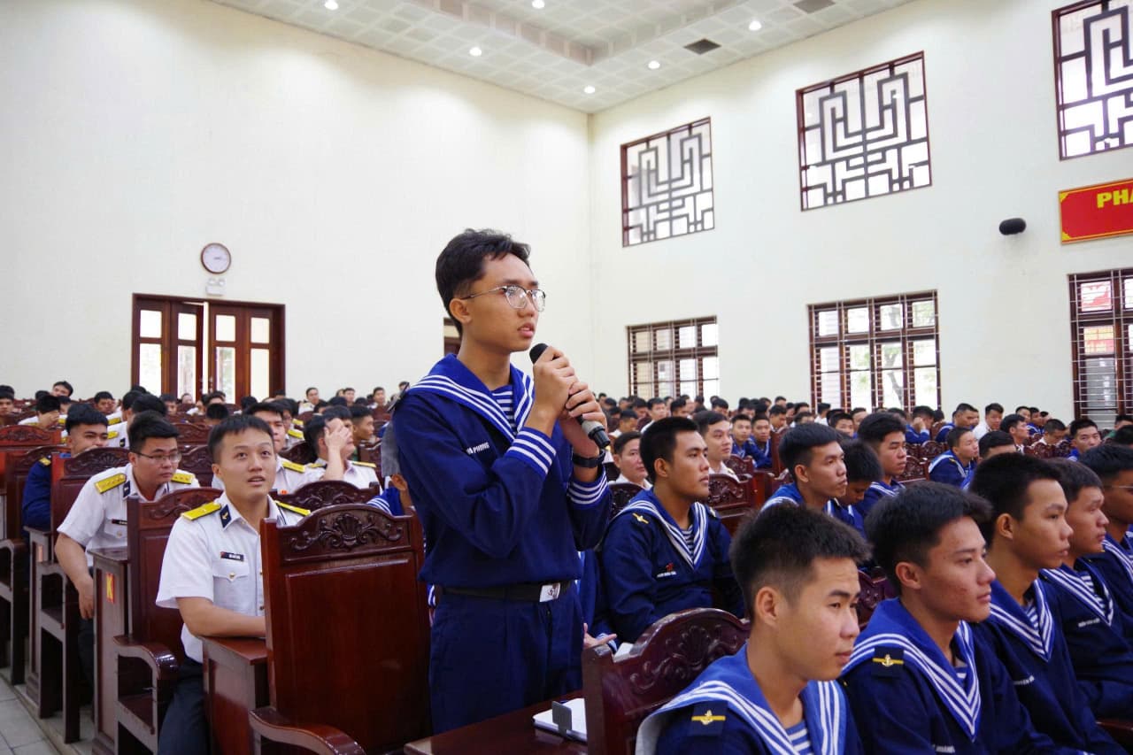 Trường Cao đẳng Kỹ thuật Hải quân đối thoại dân chủ Quý III