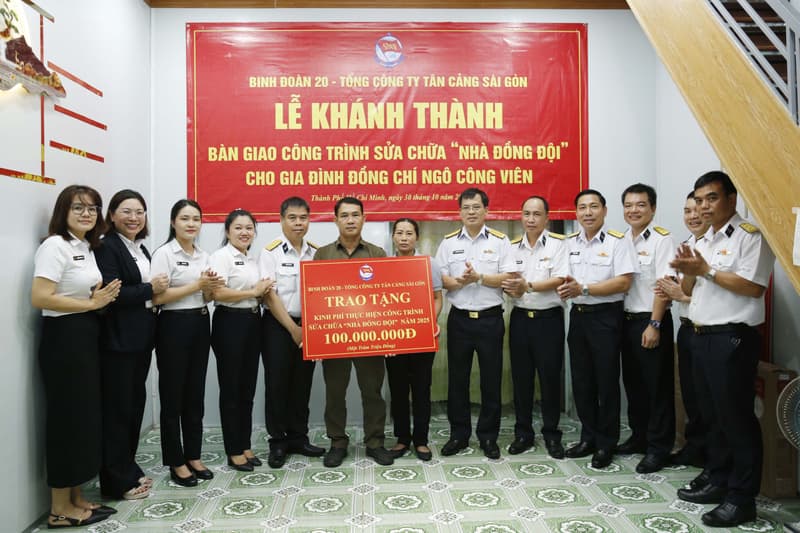 Binh đoàn 20 bàn giao công trình sửa chữa nhà đồng đội