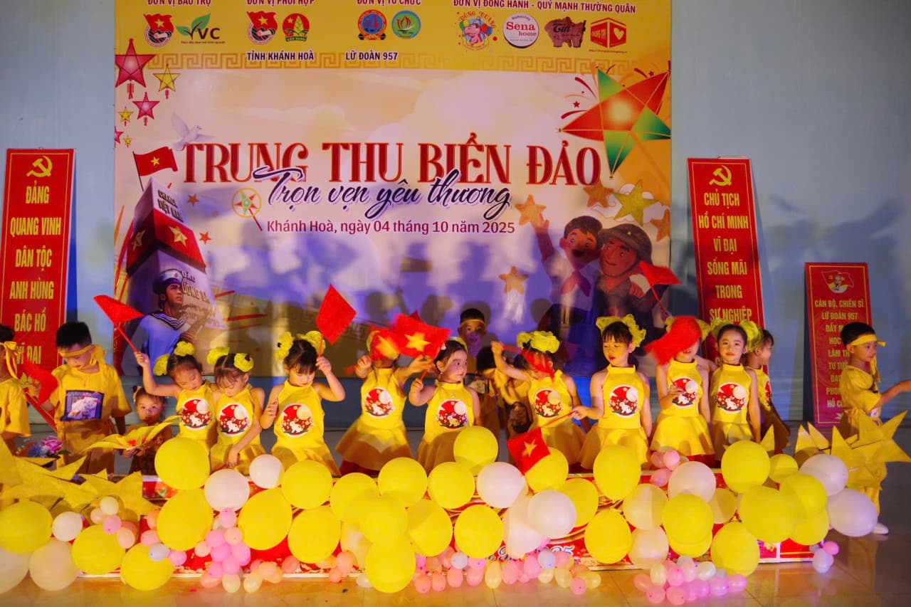 Lữ đoàn 957 tổ chức Đêm hội “Trung thu biển đảo, trọn vẹn yêu thương”