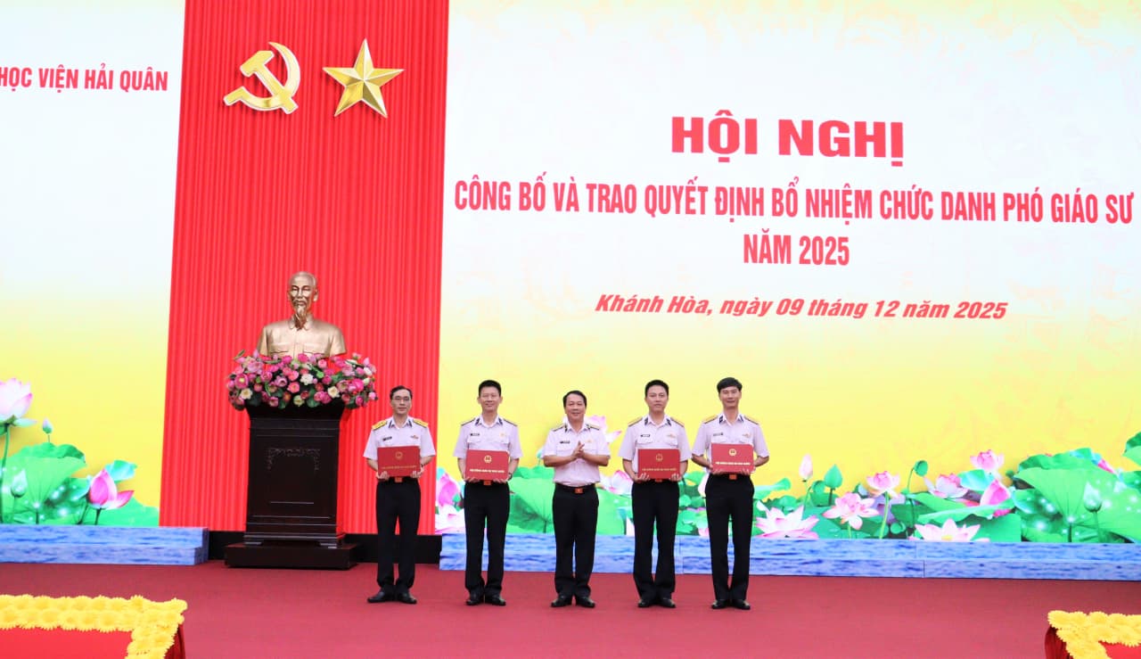 Học viên Hải quân trao quyết định bổ nhiệm chức danh phó giáo sư năm 2025