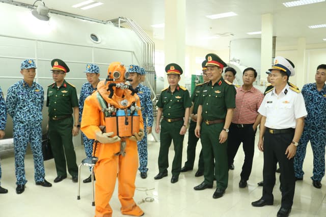 Khảo sát tiêu chuẩn hậu cần đối với quân nhân tại ngũ ở Lữ đoàn 189