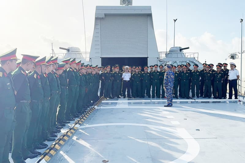 Gần 100 cán bộ, học viên Trường Sĩ quan Lục quân 2 nghiên cứu thực tế tại Lữ đoàn 162