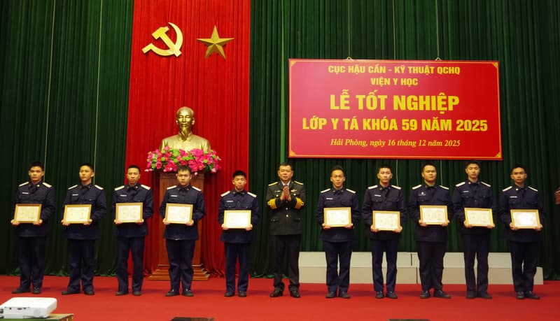Viện Y học Hải quân tổ chức Lễ tốt nghiệp lớp y tá khóa 59