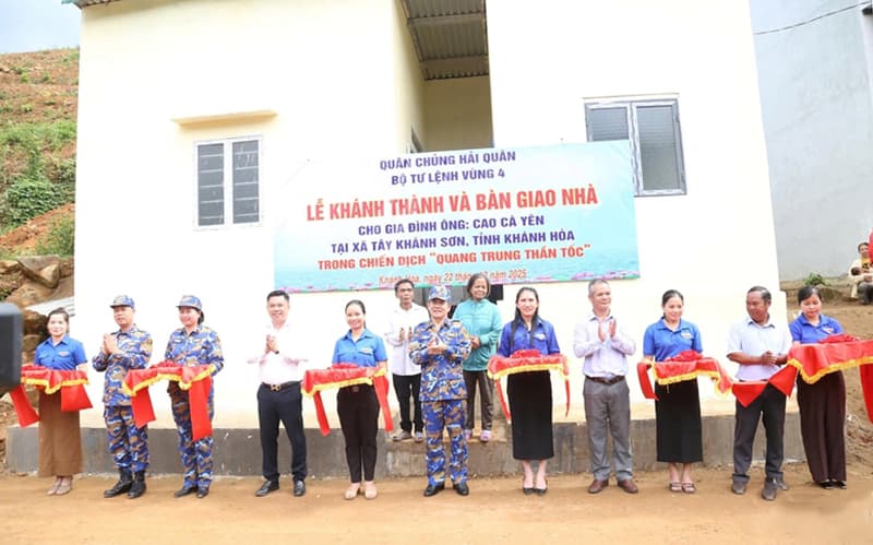 Vùng 4 Hải quân bàn giao căn nhà đầu tiên trong “Chiến dịch Quang Trung”