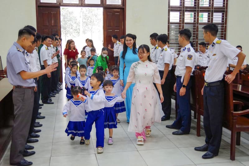 Trường Cao đẳng Kỹ thuật Hải quân: Sôi nổi hoạt động chào mừng ngày 22/12