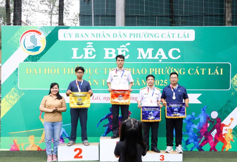 Trường Cao đẳng Kỹ thuật Hải quân ghi dấu ấn tại Đại hội thể dục, thể thao phường Cát Lái lần thứ Nhất