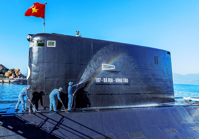 “Chất thép” giữa lòng đại dương