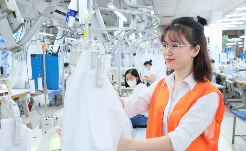 Những chính sách mới nổi bật có hiệu lực từ tháng 1/2026: Tăng mức lương tối thiểu