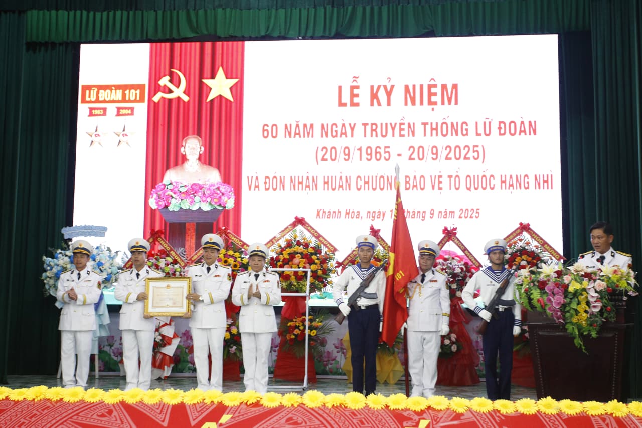 Lữ đoàn 101 kỷ niệm 60 năm Ngày truyền thống và đón nhận Huân chương Bảo vệ Tổ quốc hạng Nhì