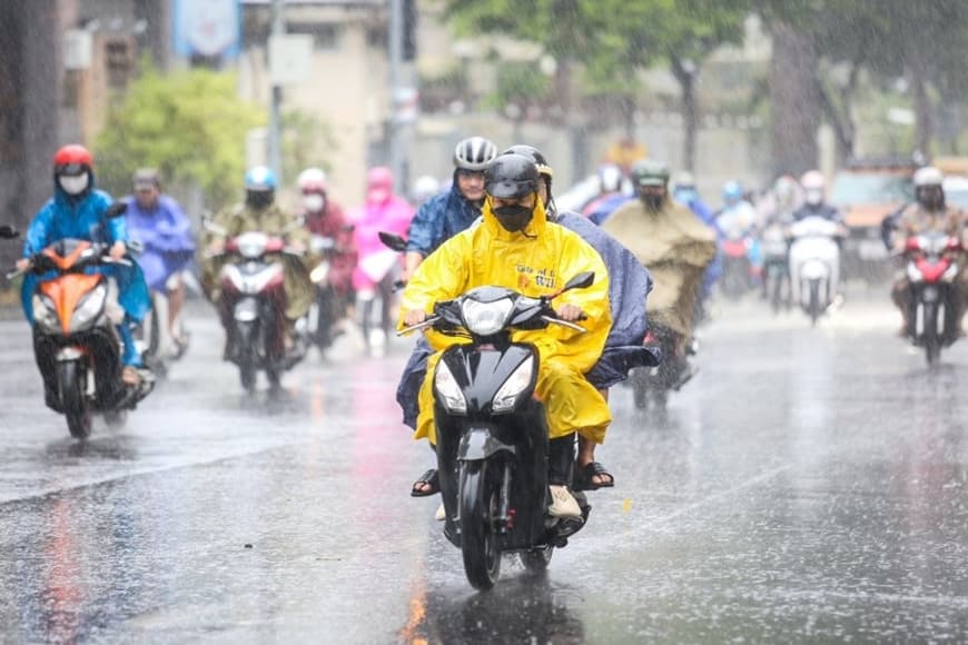 Bão số 8 suy yếu, Bắc Bộ mưa rải rác