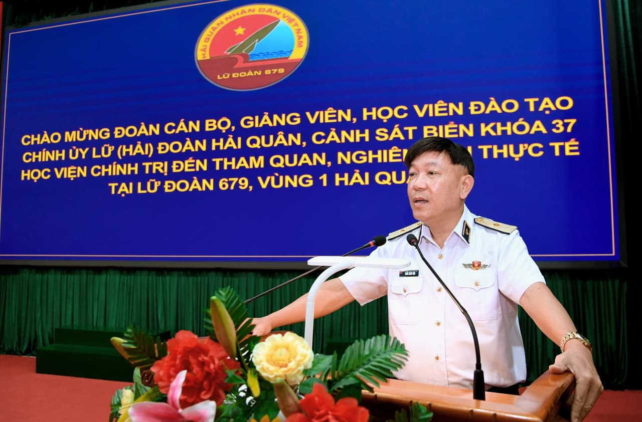 Đoàn cán bộ, học viên Học viện Chính trị tham quan, nghiên cứu thực tế tại Lữ đoàn 679