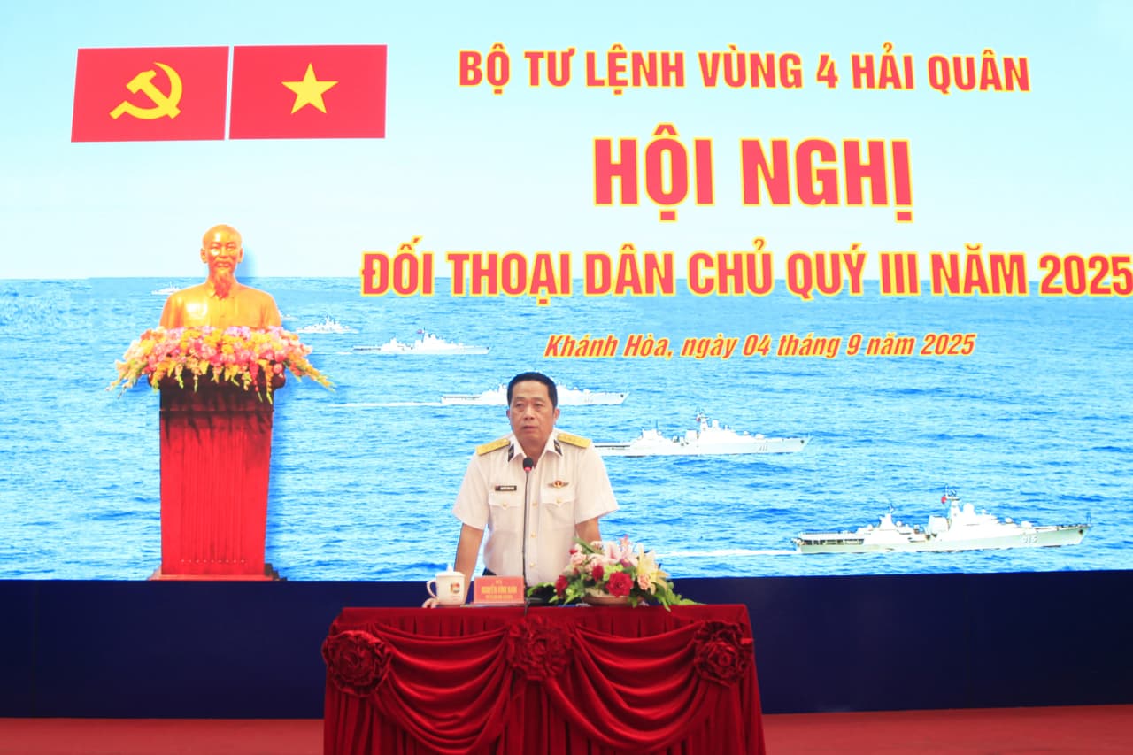 Thủ trưởng Bộ Tư lệnh Vùng 4 đối thoại dân chủ tại Lữ đoàn 162
