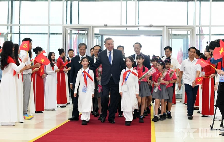 Tổng Bí thư Tô Lâm dự Lễ kỷ niệm 80 năm truyền thống ngành giáo dục và khai giảng năm học 2025-2026