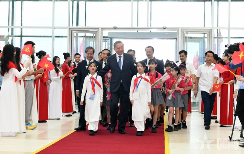 Tổng Bí thư Tô Lâm dự Lễ kỷ niệm 80 năm truyền thống ngành giáo dục và khai giảng năm học 2025-2026