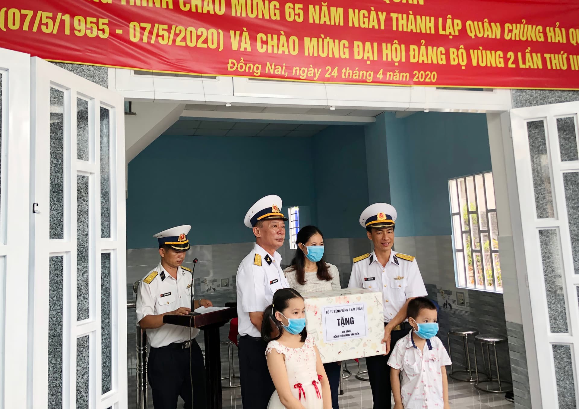 Vùng 2 Hải quân bàn giao nhà đồng đội