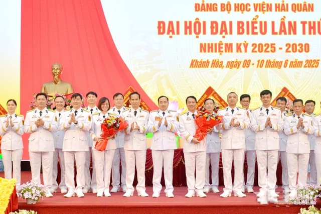 Nữ giảng viên hoá học ứng dụng của Bộ đội Hải quân