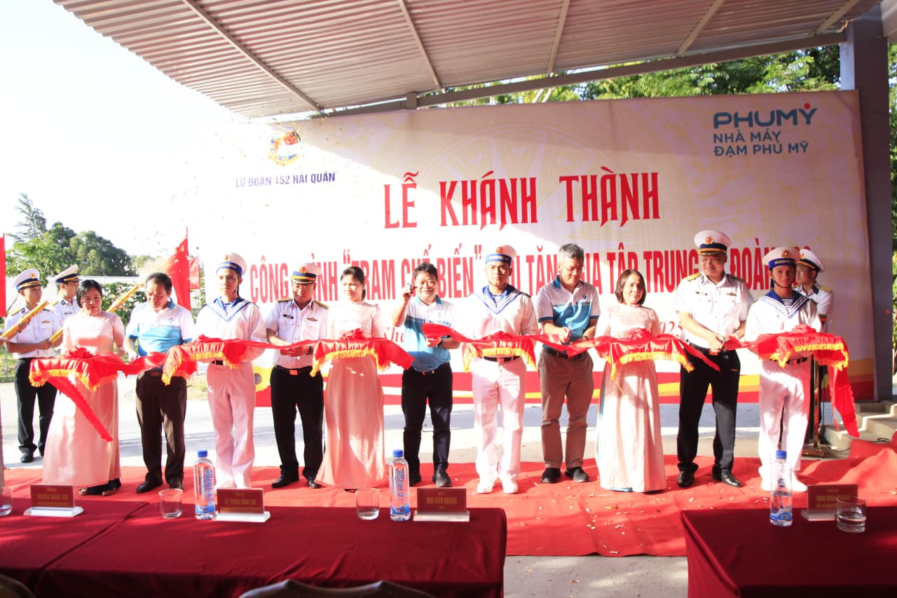 Nhà máy Đạm Phú Mỹ thăm, giao lưu với cán bộ, chiến sĩ Lữ đoàn 162