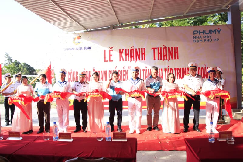 Nhà máy Đạm Phú Mỹ thăm, giao lưu với cán bộ, chiến sĩ Lữ đoàn 162