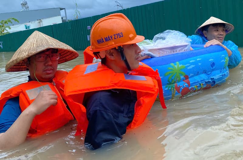 Nhà máy Z753 đưa hơn 250 người dân ra khỏi khu vực nguy hiểm đến nơi an toàn