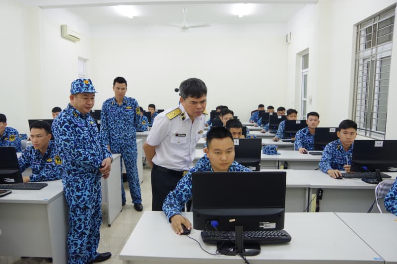 Lữ đoàn 189 kiểm tra học viên đào tạo chuyên ngành tàu ngầm trong nước