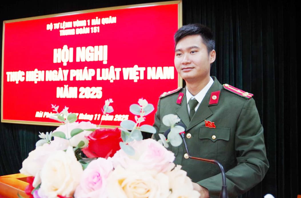 Trung đoàn 151 hưởng ứng Ngày pháp luật Việt Nam