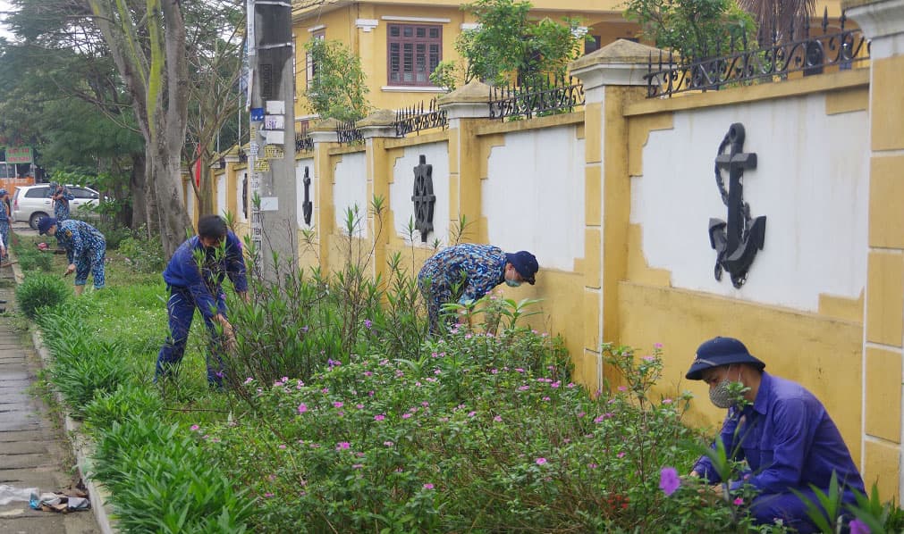 Gần 100 cán bộ, đoàn viên Lữ đoàn 679 tham gia “Ngày Chủ nhật xanh”