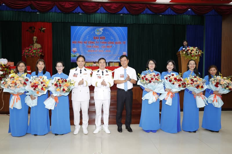 Phụ nữ Tân cảng Cái Mép: Tự tin, tự trọng, trung hậu, đảm đang