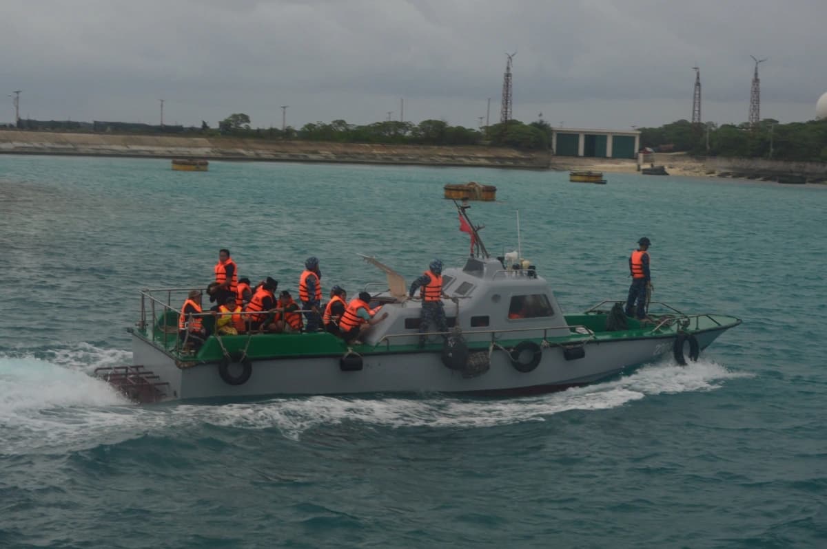 Đảo Song Tử Tây tiếp nhận 52 ngư dân gặp nạn trên biển