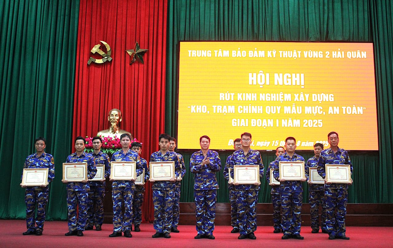 Rút kinh nghiệm xây dựng “Kho, trạm chính quy, mẫu mực, an toàn”