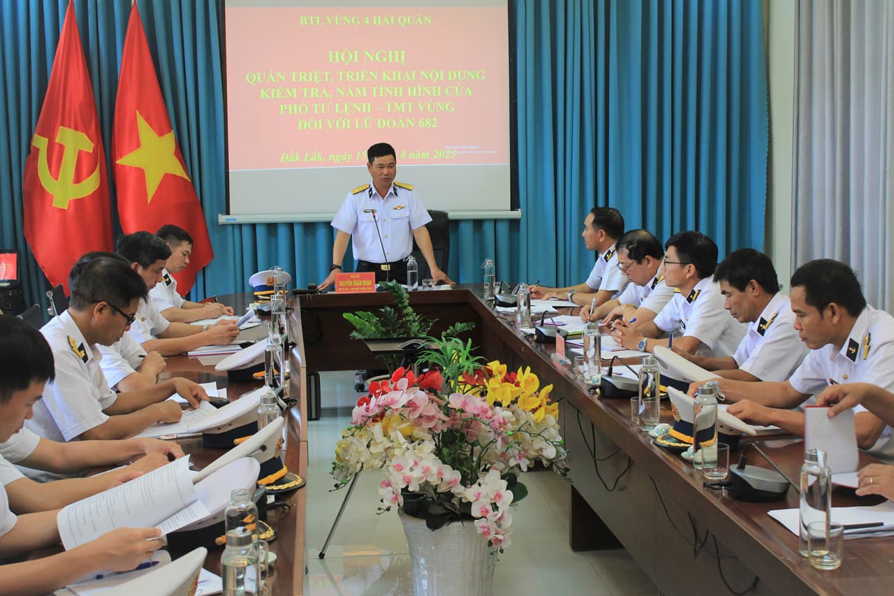 Thủ trưởng Bộ Tư Vùng 4  kiểm tra Lữ đoàn 682