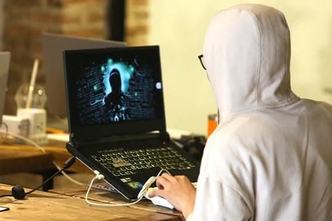 Cảnh báo chiêu trò “Bắt cóc online”
