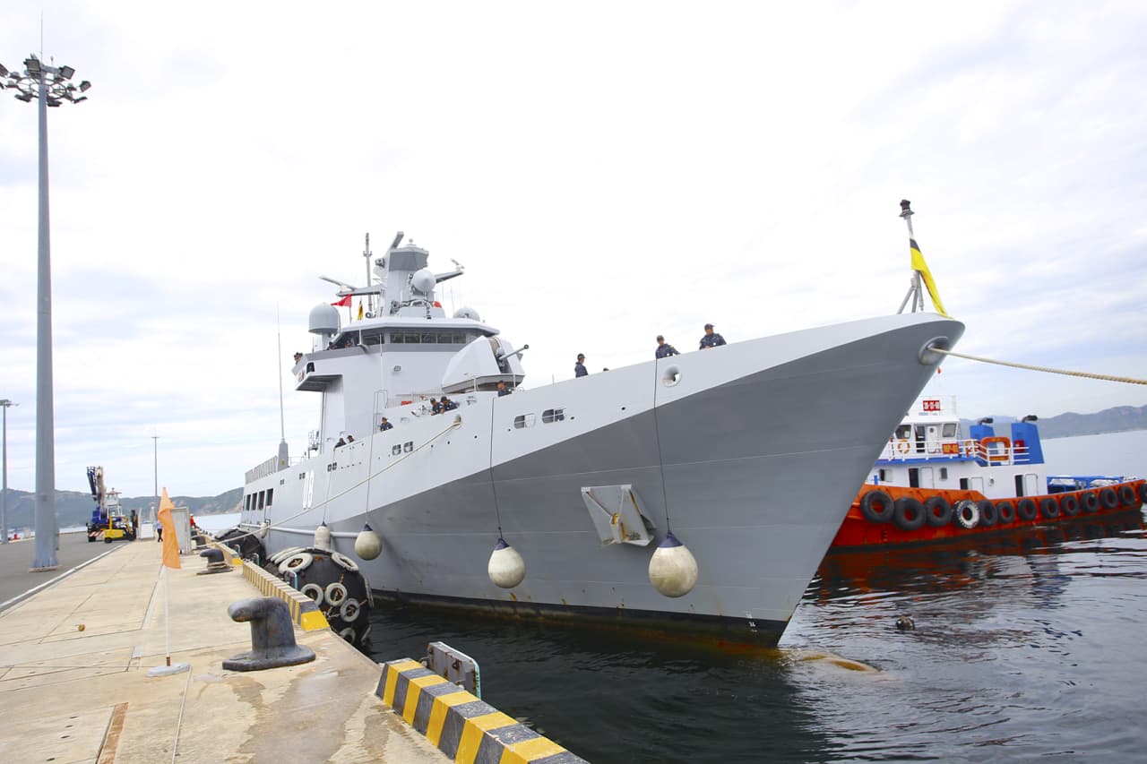 Tàu Hải quân Hoàng gia Brunei thăm Khánh Hoà
