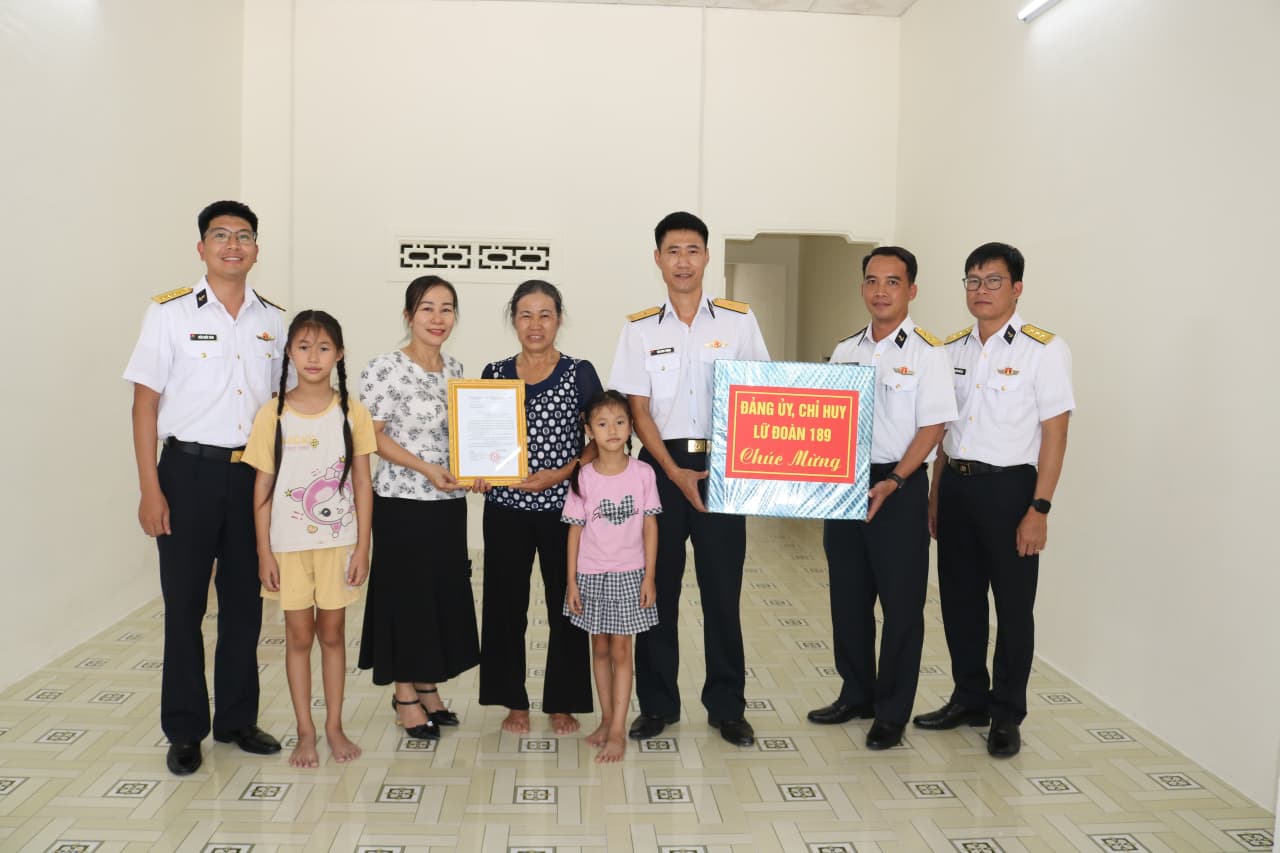 Lữ đoàn 189 khánh thành và bàn giao nhà đồng đội