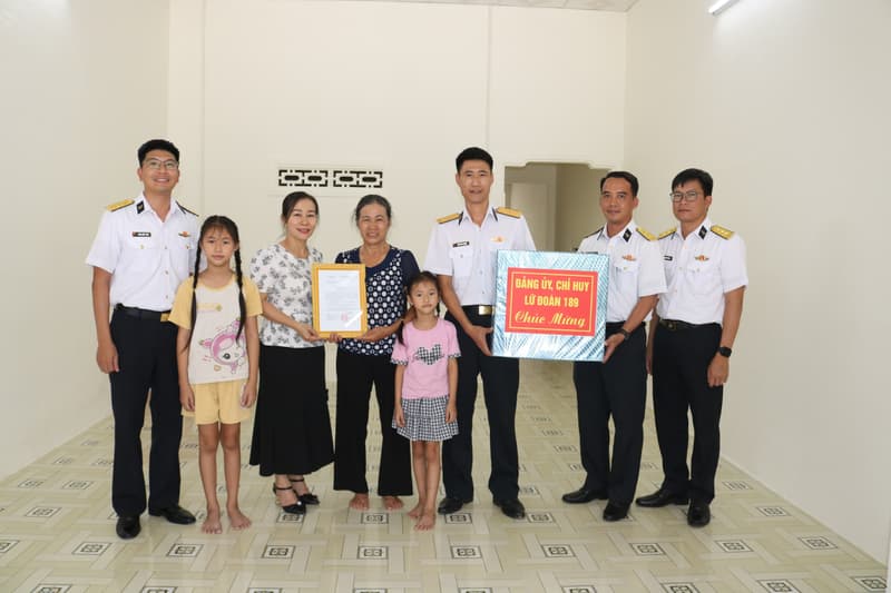 Lữ đoàn 189 khánh thành và bàn giao nhà đồng đội
