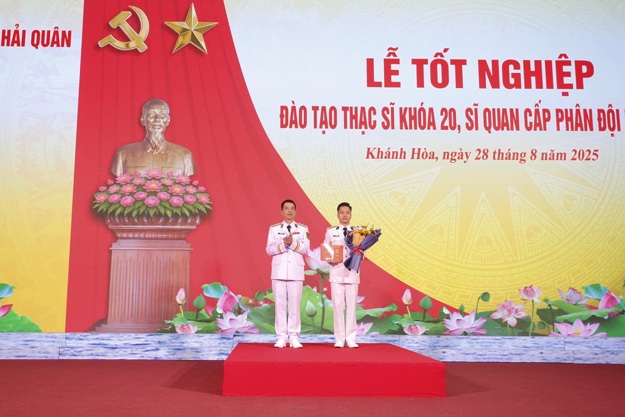 Học viện Hải quân: Lễ tốt nghiệp đào tạo thạc sĩ Khóa 20 và sĩ quan cấp phân đội trình độ đại học Khóa 65