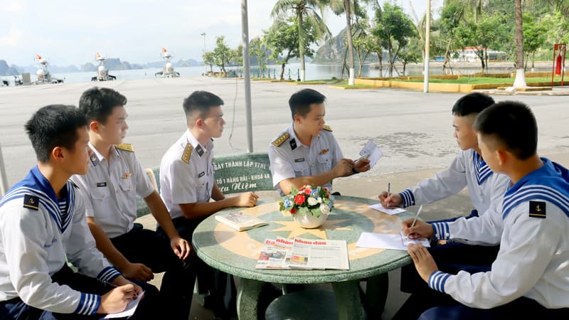 Những cánh thư chiến sĩ
