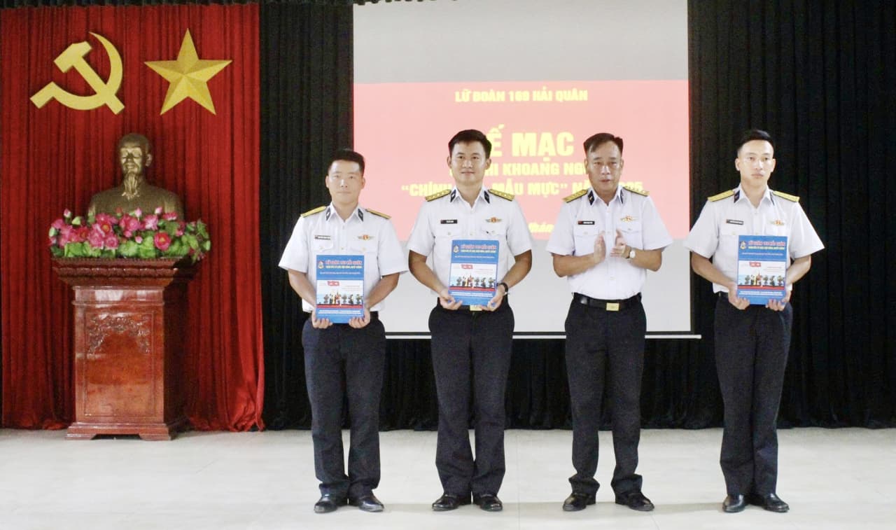 Lữ đoàn 169: Hội thi khoang ngủ "Chính quy, mẫu mực”