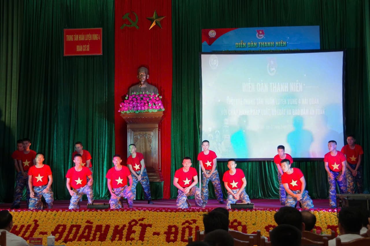 Diễn đàn "Tuổi trẻ Trung tâm Huấn luyện Vùng 4 với chấp hành pháp luật, kỷ luật và bảo đảm an toàn"