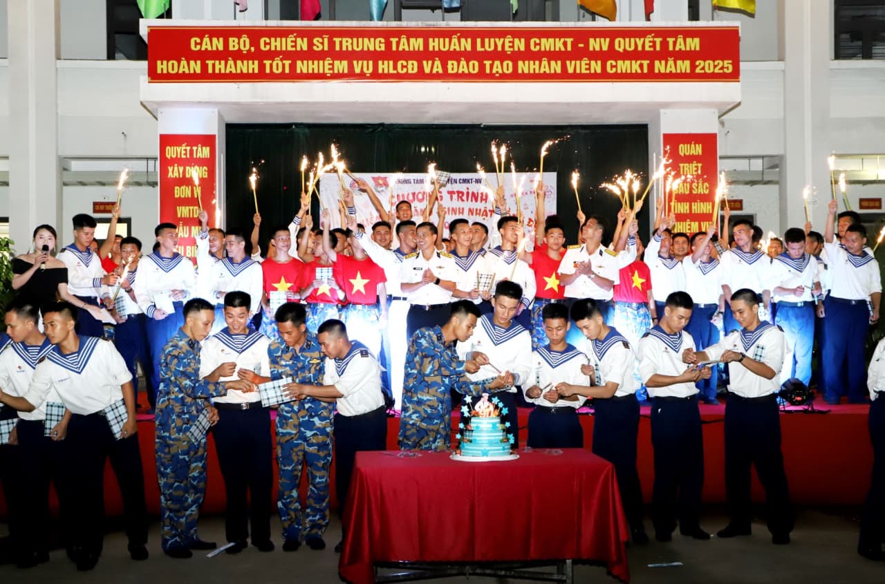 Chương trình tìm kiếm tài năng và sinh nhật đồng đội ở Vùng 3 Hải quân