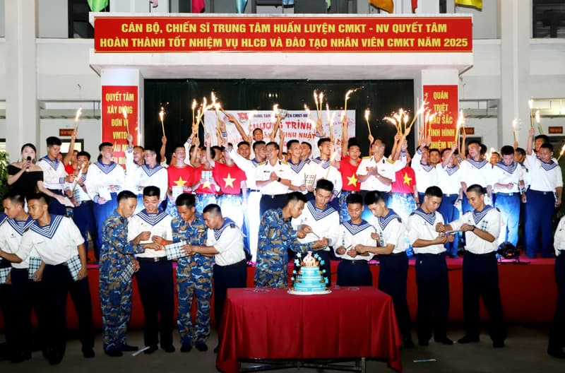 Chương trình tìm kiếm tài năng và sinh nhật đồng đội ở Vùng 3 Hải quân