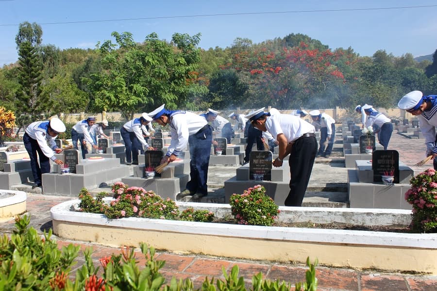 Trung đoàn 196 tổ chức tốt các hoạt động “Uống nước, nhớ nguồn”