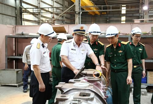 Tư lệnh Hải quân kiểm tra tiến độ đóng Tàu cứu nạn tàu ngầm tại Nhà máy Z189