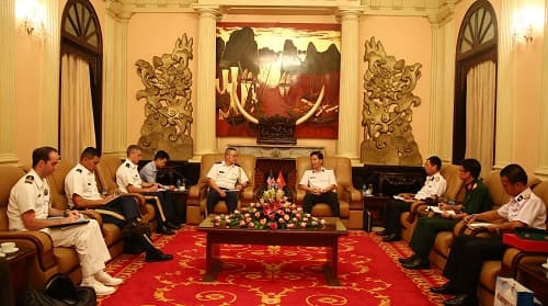 Thủ trưởng Bộ Tư lệnh Hải quân: Tiếp Tùy viên Quốc phòng Hoa Kỳ cũ và mới