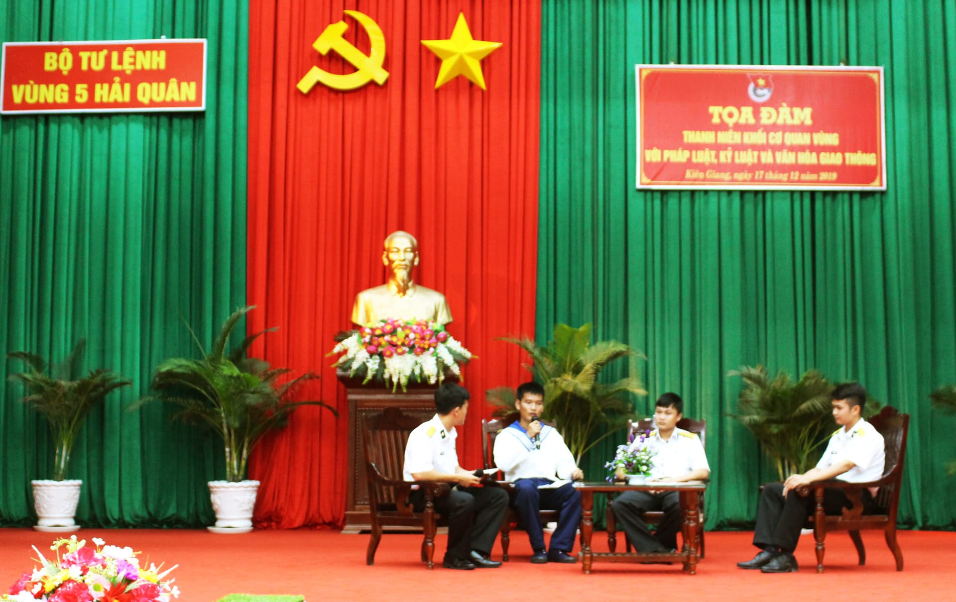 Tọa đàm “Thanh niên Khối cơ quan Vùng 5 với pháp luật, kỷ luật và văn hóa giao thông”