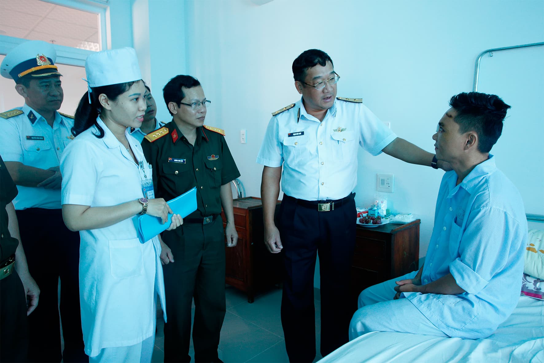 Tư lệnh Hải quân thăm Bệnh viện Quân y 87