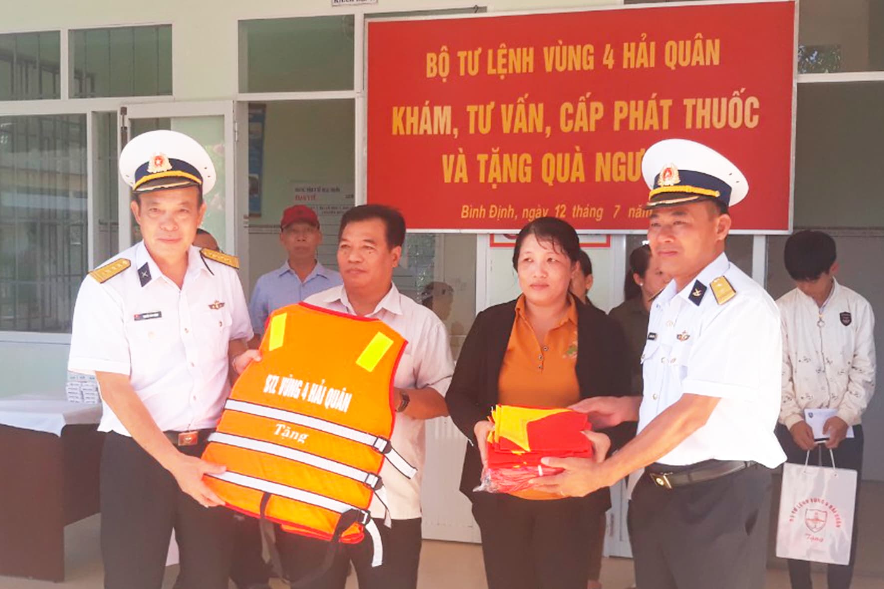 Vùng 4 Hải quân: Tổ chức các hoạt động “Hỗ trợ ngư dân vươn khơi, bám biển”