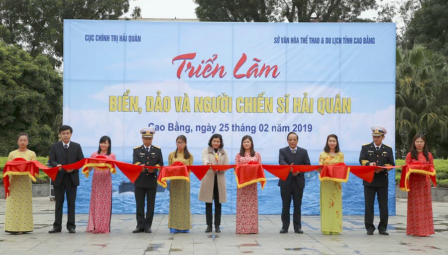 Triển lãm “Biển, đảo-Người chiến sĩ Hải quân” tại Cao Bằng